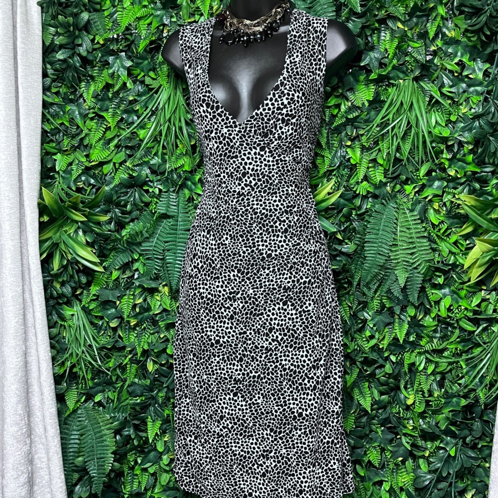 Kenneth Cole Reaction Dress XS Black White Animal Pebble Print V-Neck Midi 3893